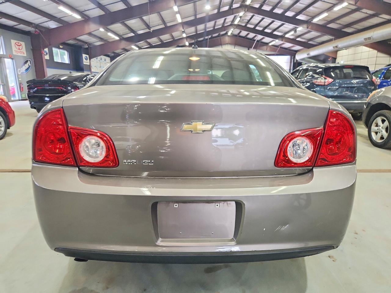 2011 Chevrolet Malibu Ls - Фото 6