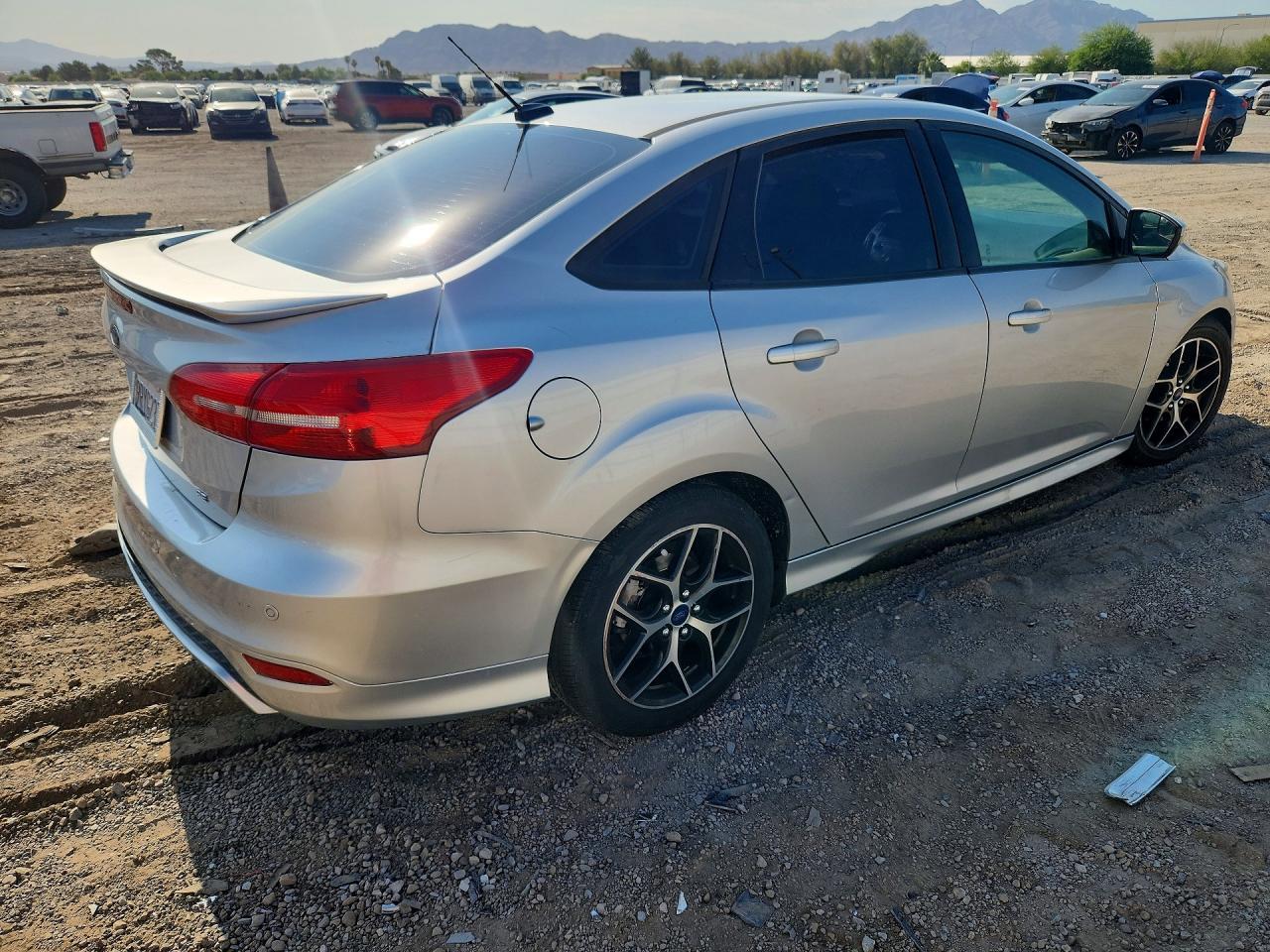 2016 Ford Focus Se - Фото 3