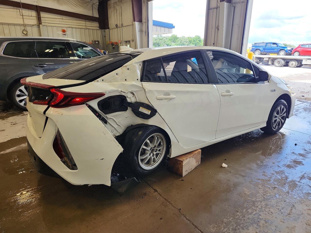 2022 Toyota Prius Prime Le - Фото 3