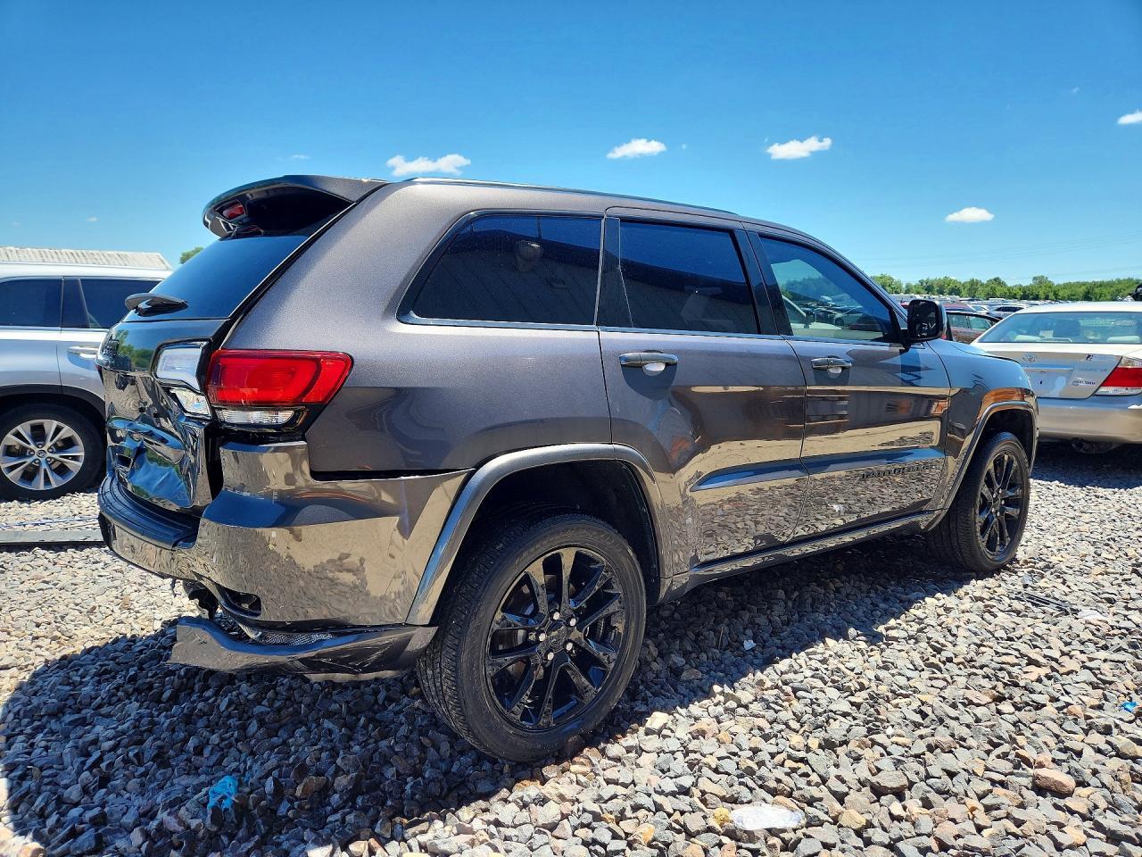 2021 Jeep Grand Cherokee Laredo - Image 3