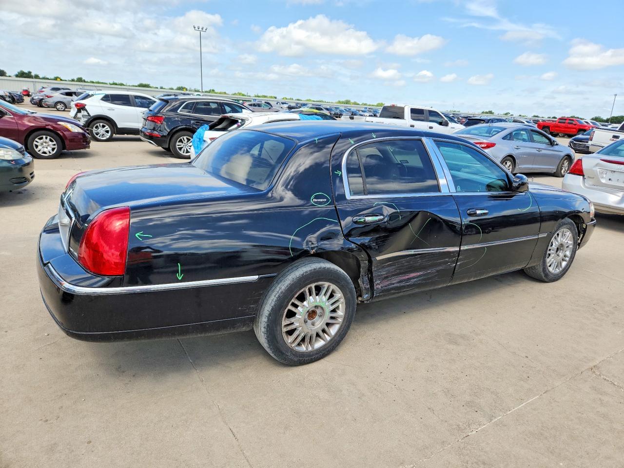 2006 Lincoln Town Car Designer - Фото 3