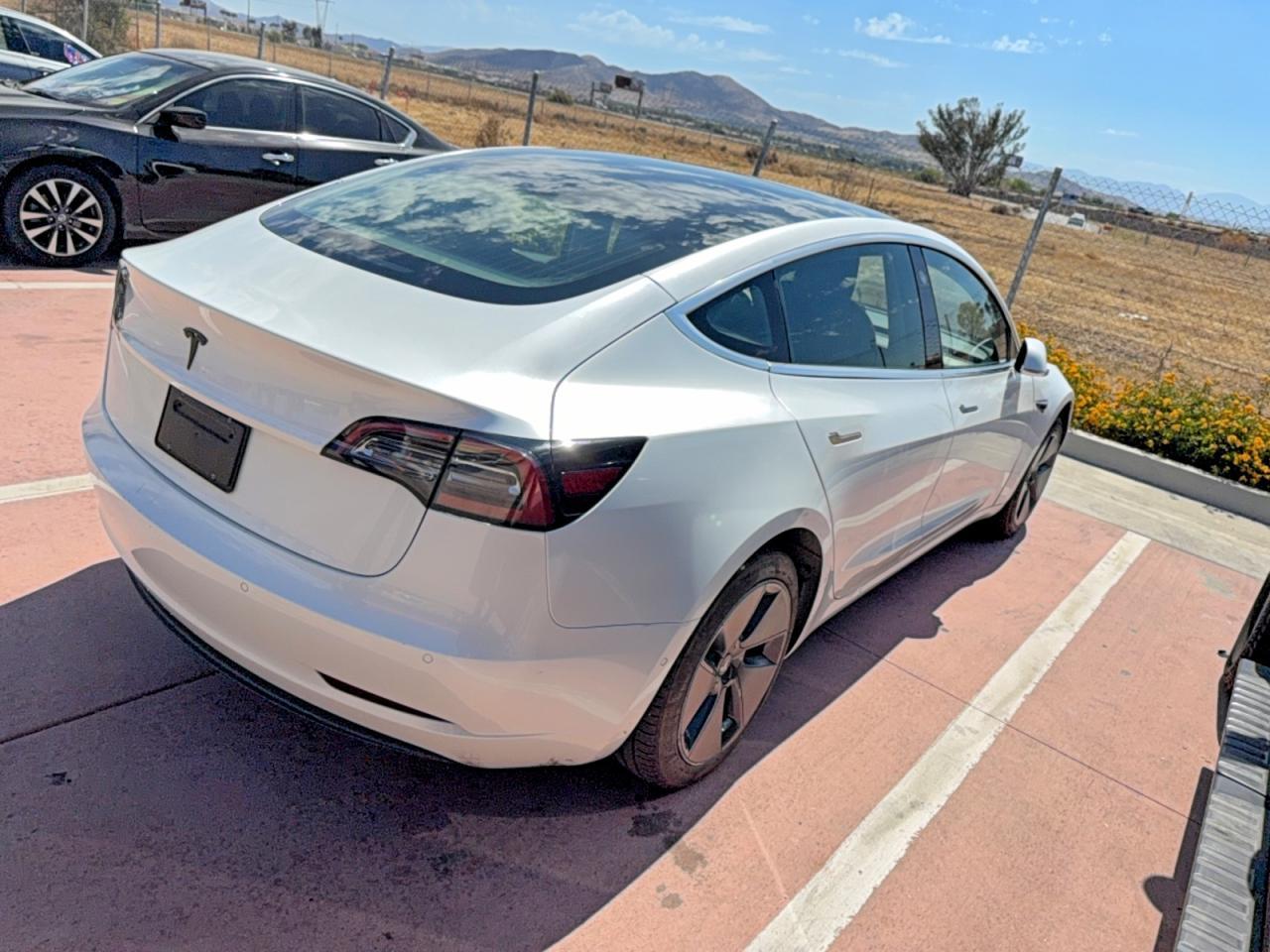 2019 Tesla Model 3 - Image 4