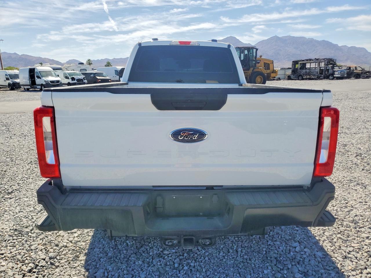 2024 Ford F250 Super Duty - Фото 6