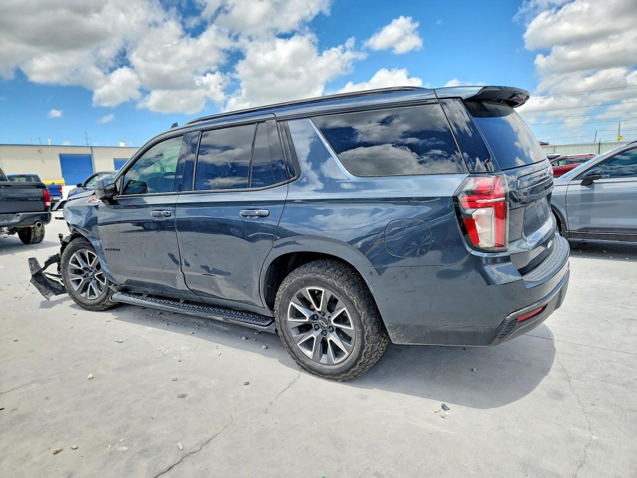 2021 Chevrolet Tahoe K1500 Z71 - Фото 2