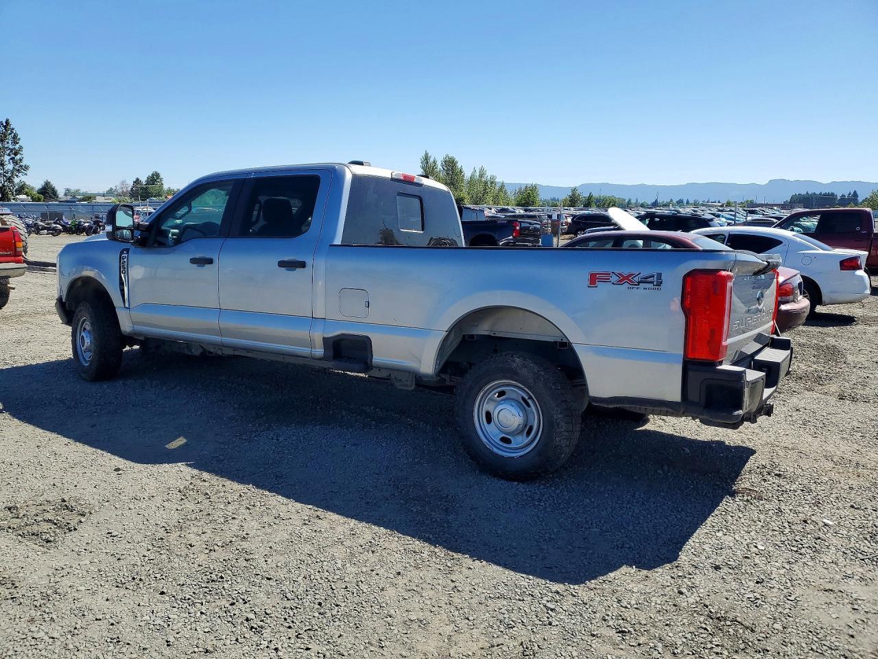 2023 Ford F250 Sd Xl 4Wd 6.8L V8 Crew Cab - Фото 2