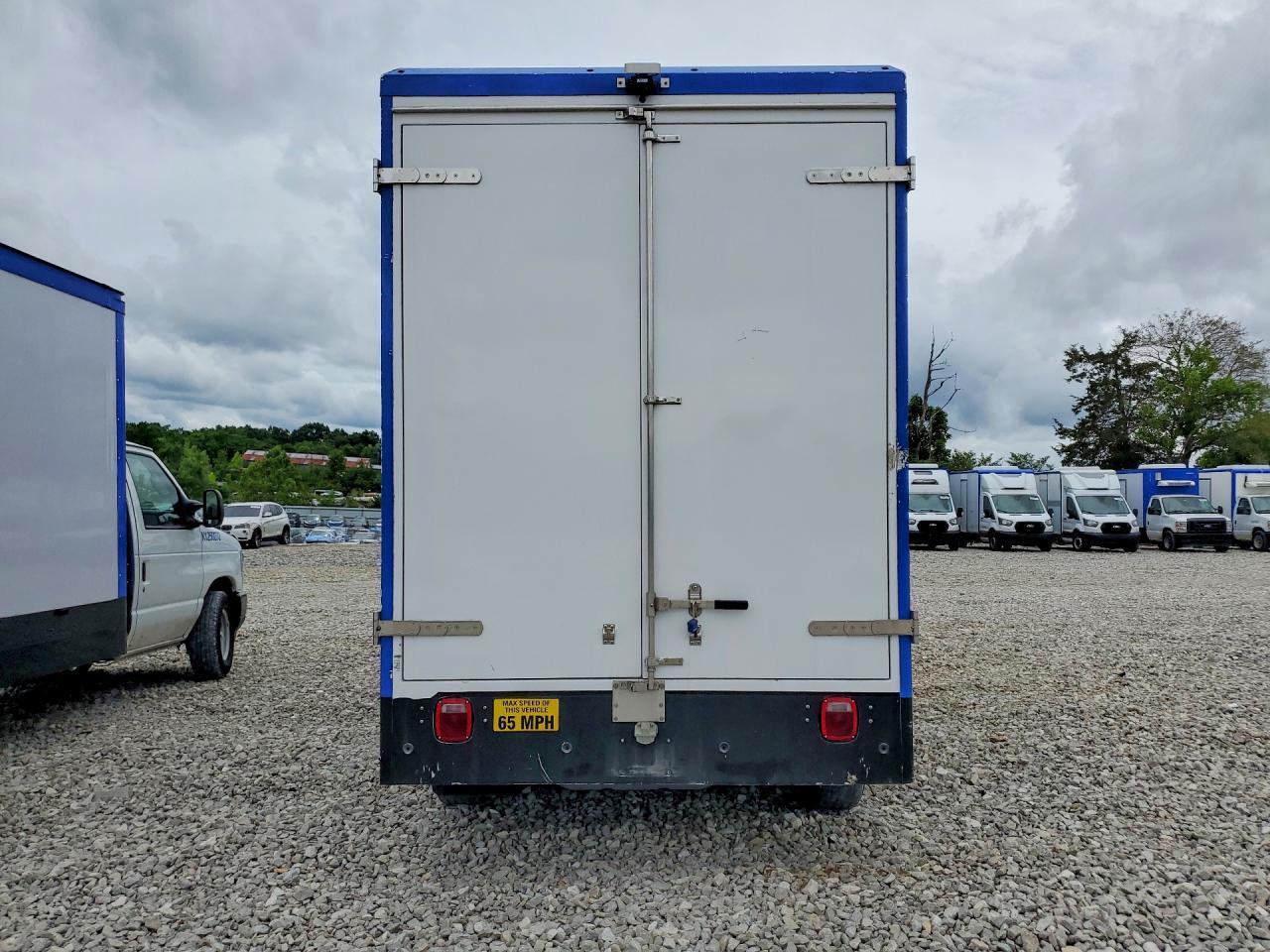 2023 Ford E350 Refrigerated Box Truck - Фото 6