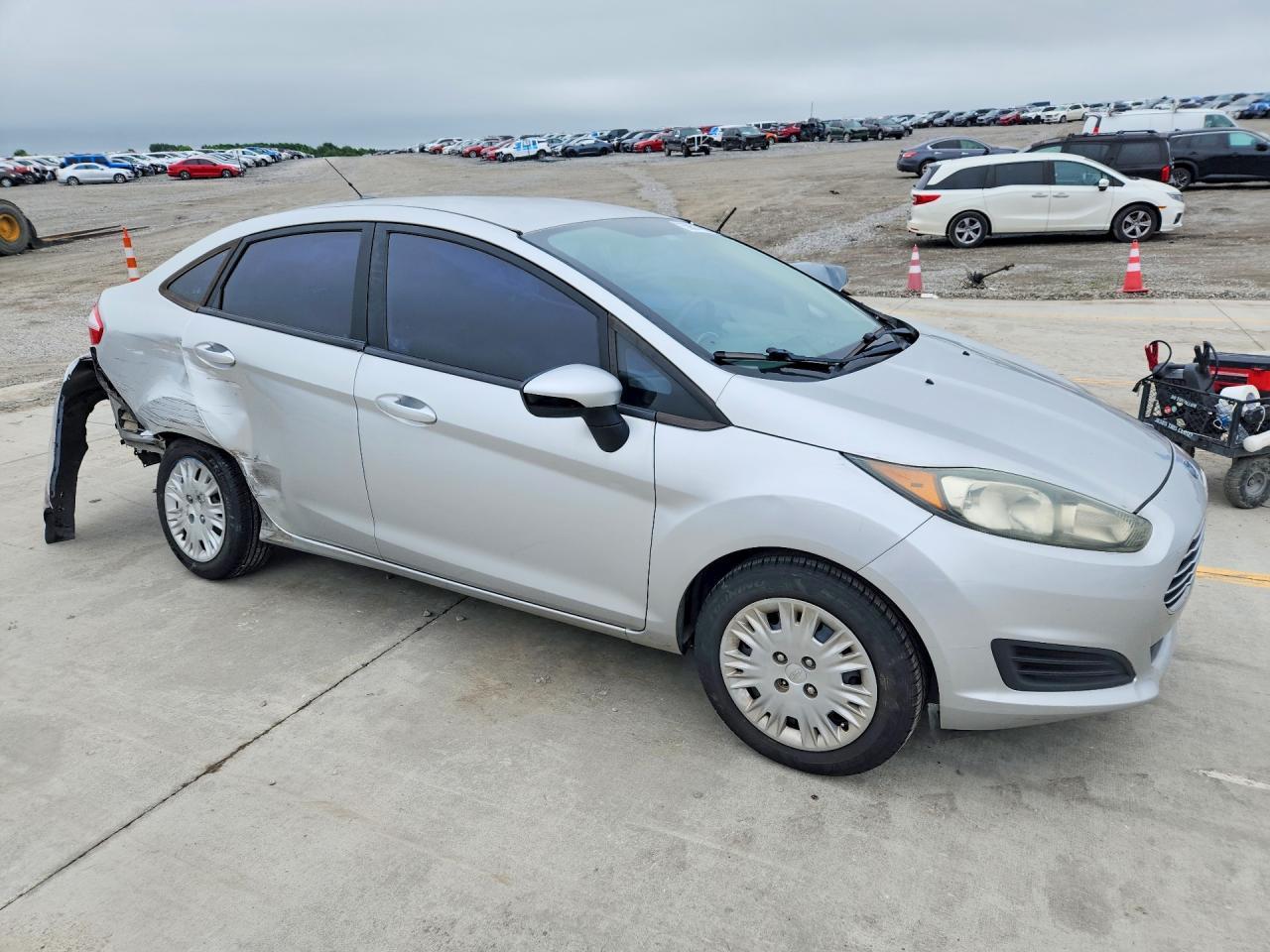 2016 Ford Fiesta S - Фото 4