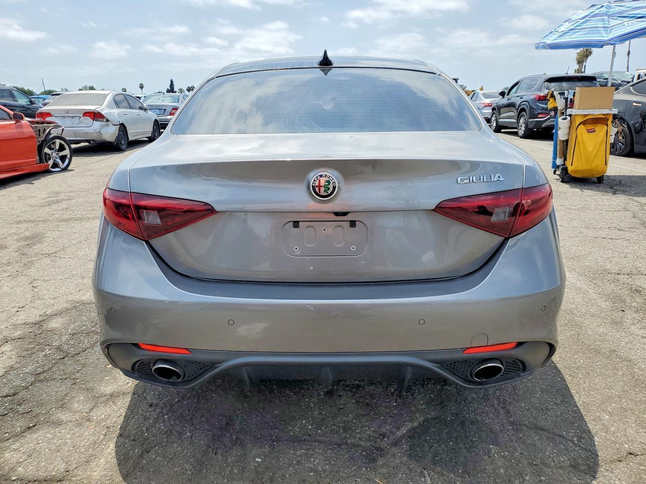 2018 Alfa Romeo Giulia Ti - Image 6