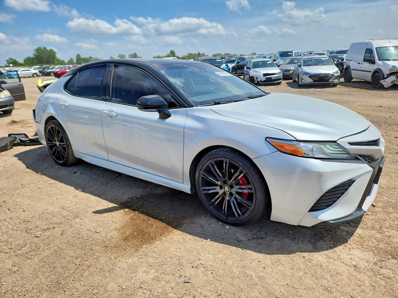 2020 Toyota Camry Xse - Фото 4