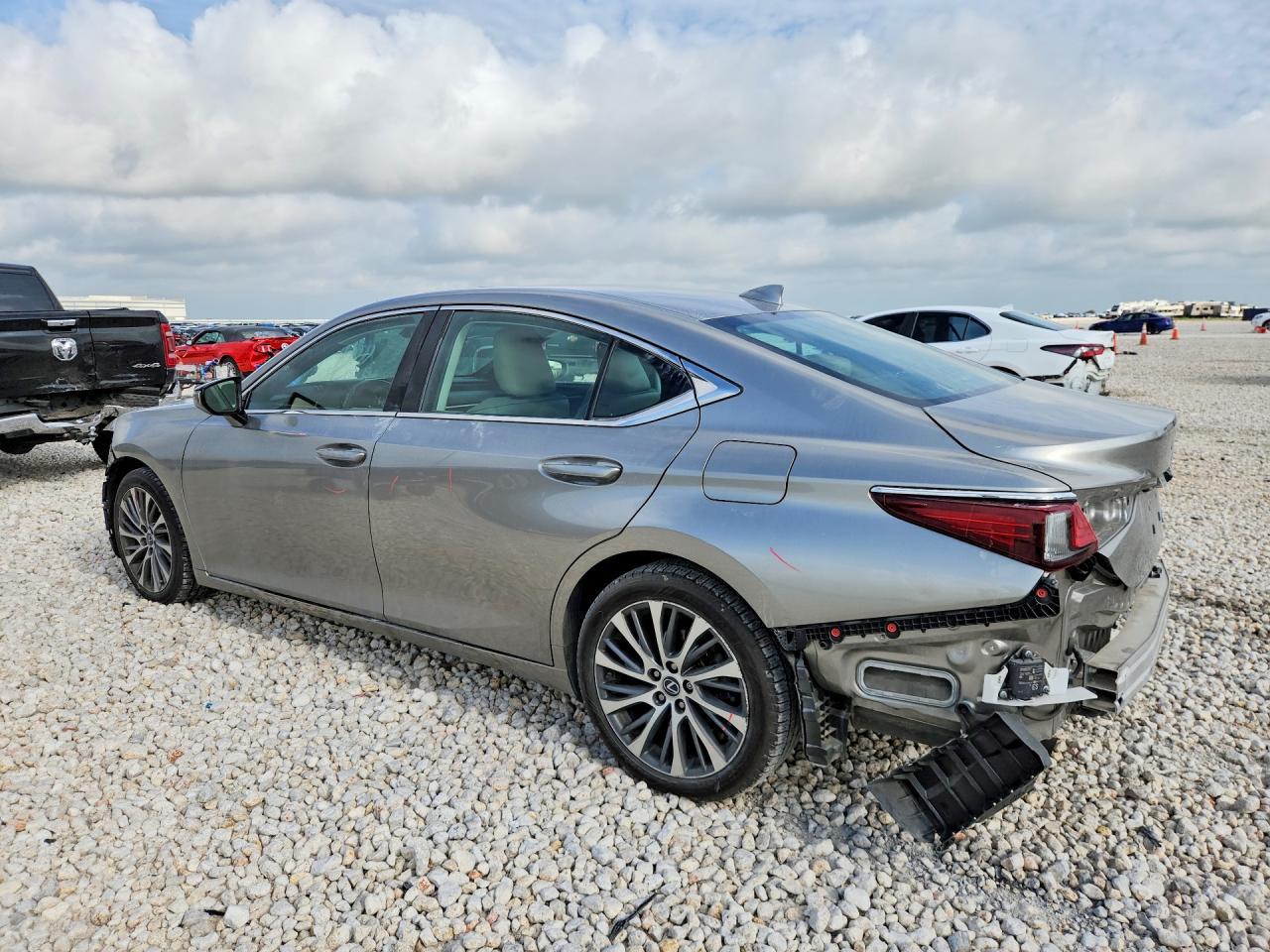 2019 Lexus Es 350 - Image 2