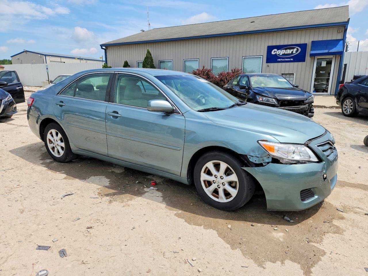 2010 Toyota Camry Le - Фото 4