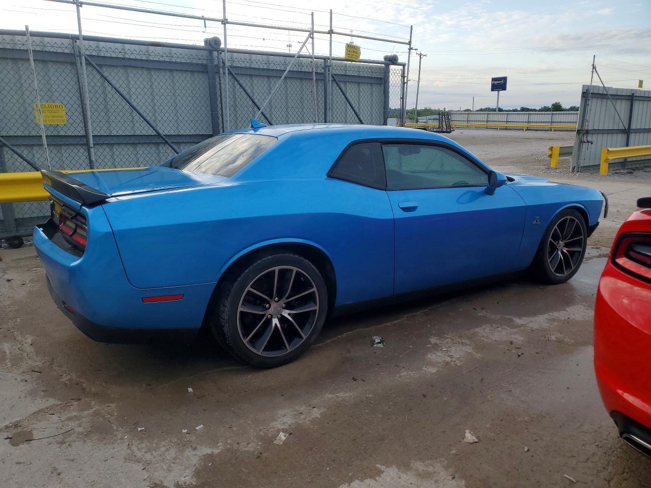 2016 Dodge Challenger R - Image 3