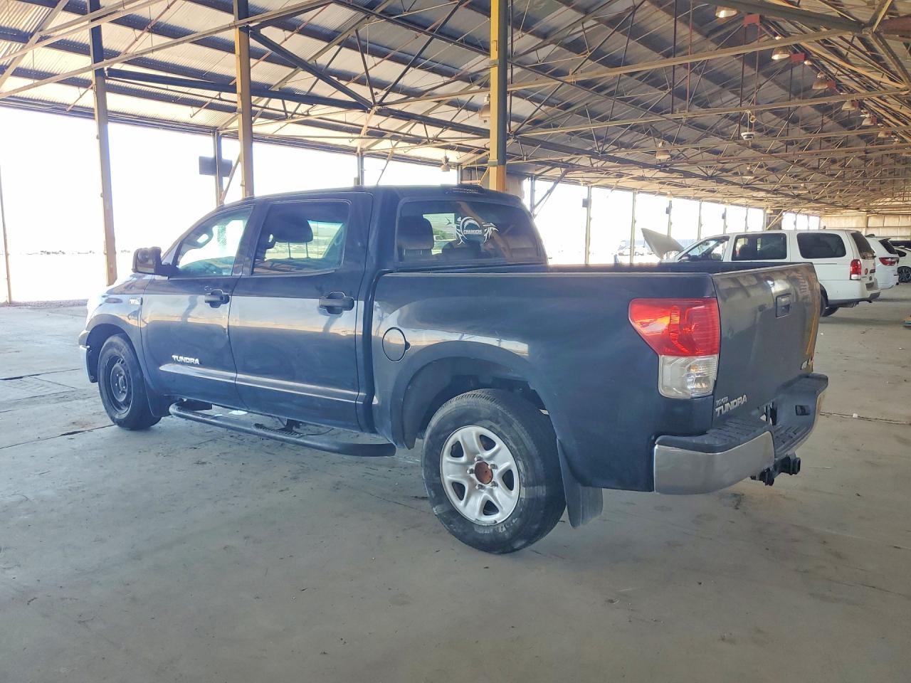 2013 Toyota Tundra Crewmax Sr5 - Image 2