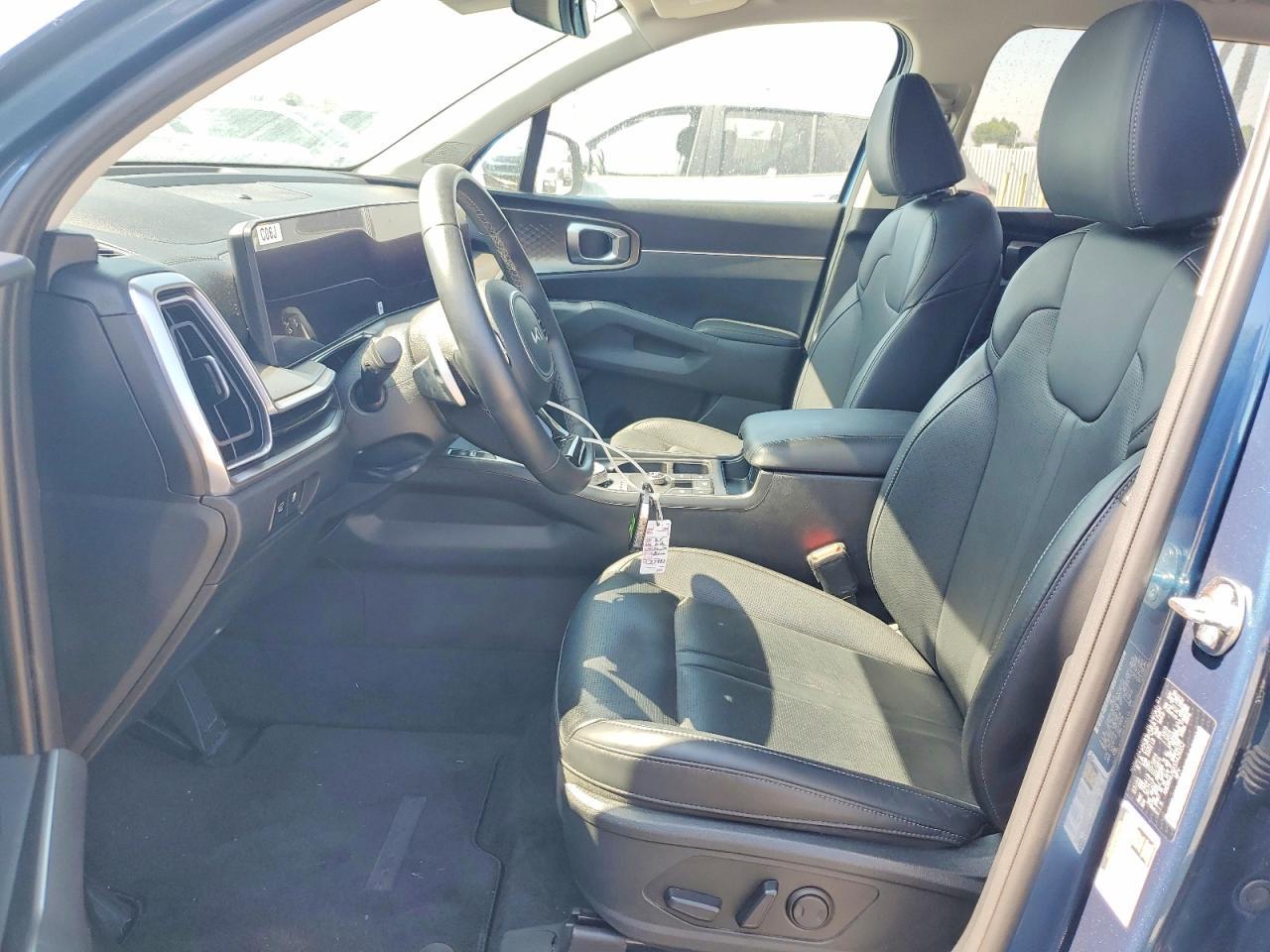 2025 Kia Sorento Ex - Image 7