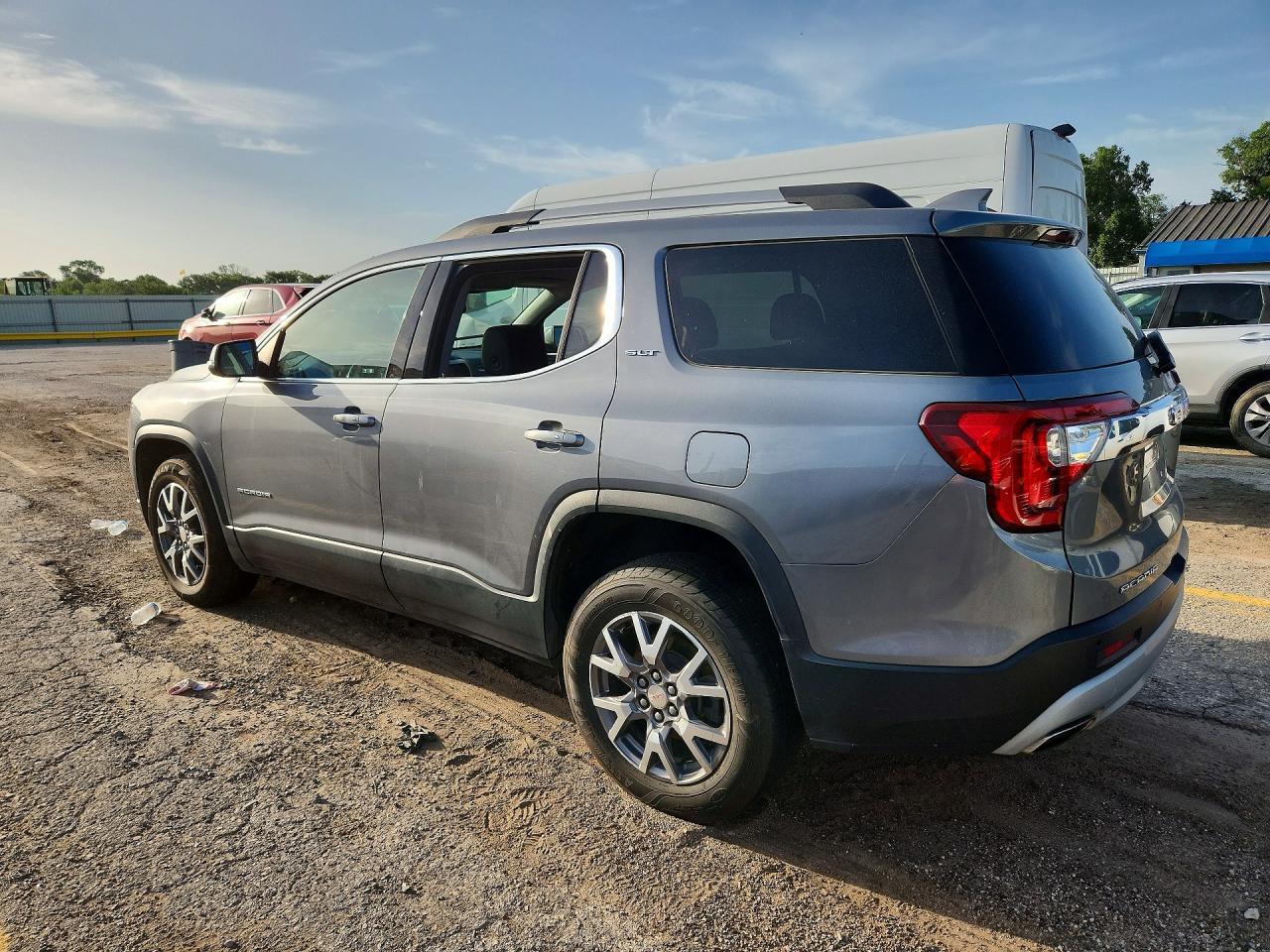 2020 GMC Acadia Slt - Image 2