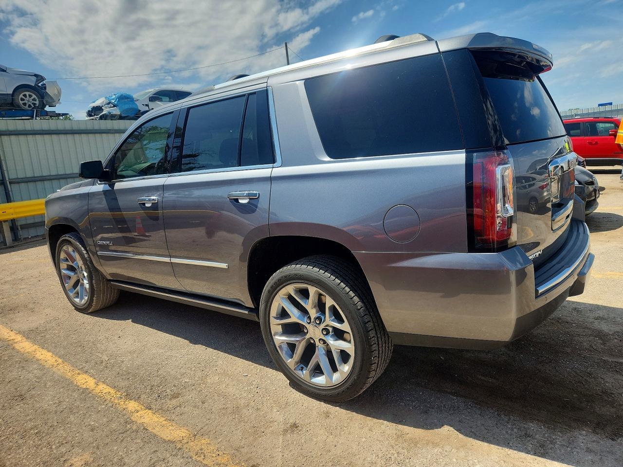2019 GMC Yukon Denali - Фото 2