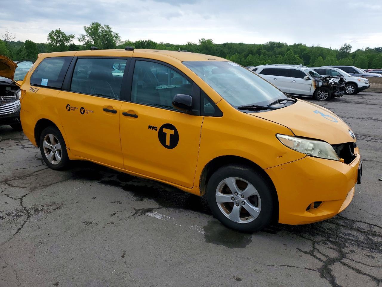 2017 Toyota Sienna L 7-Passenger - Image 4