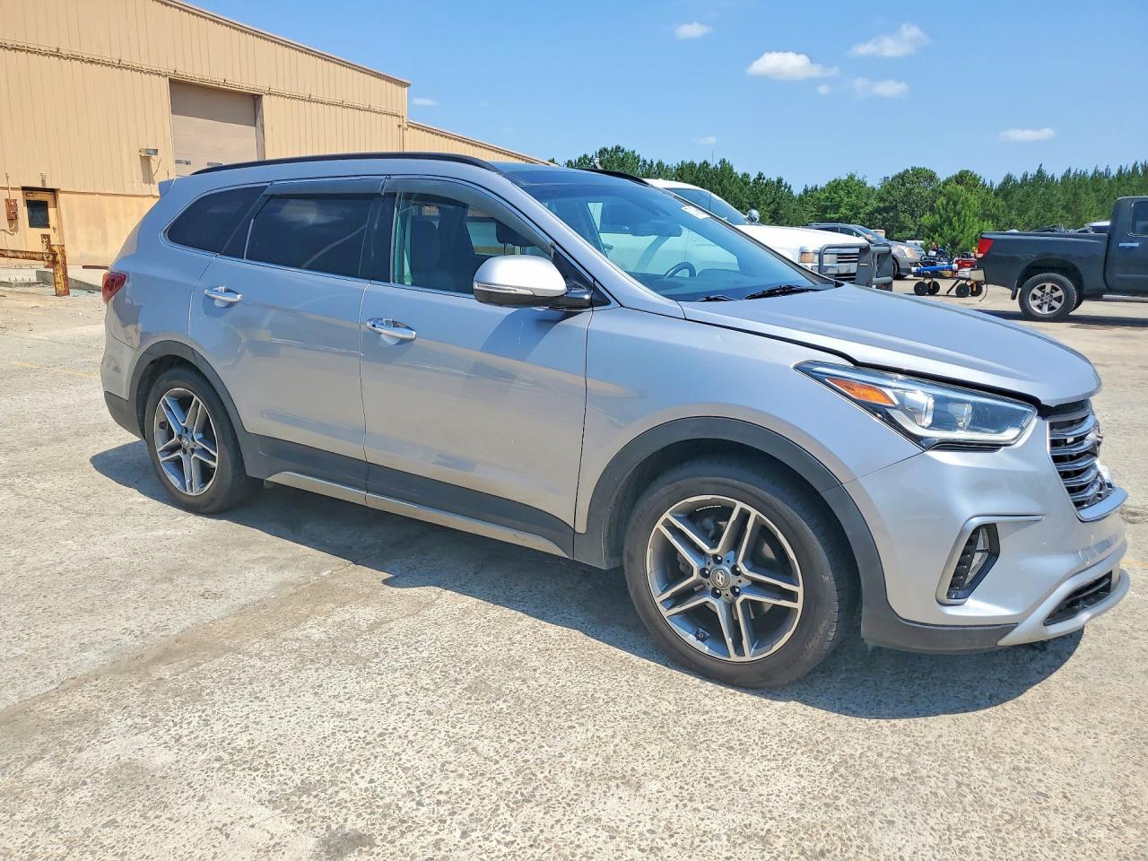 2017 Hyundai Santa Fe Limited Ultimate - Image 4