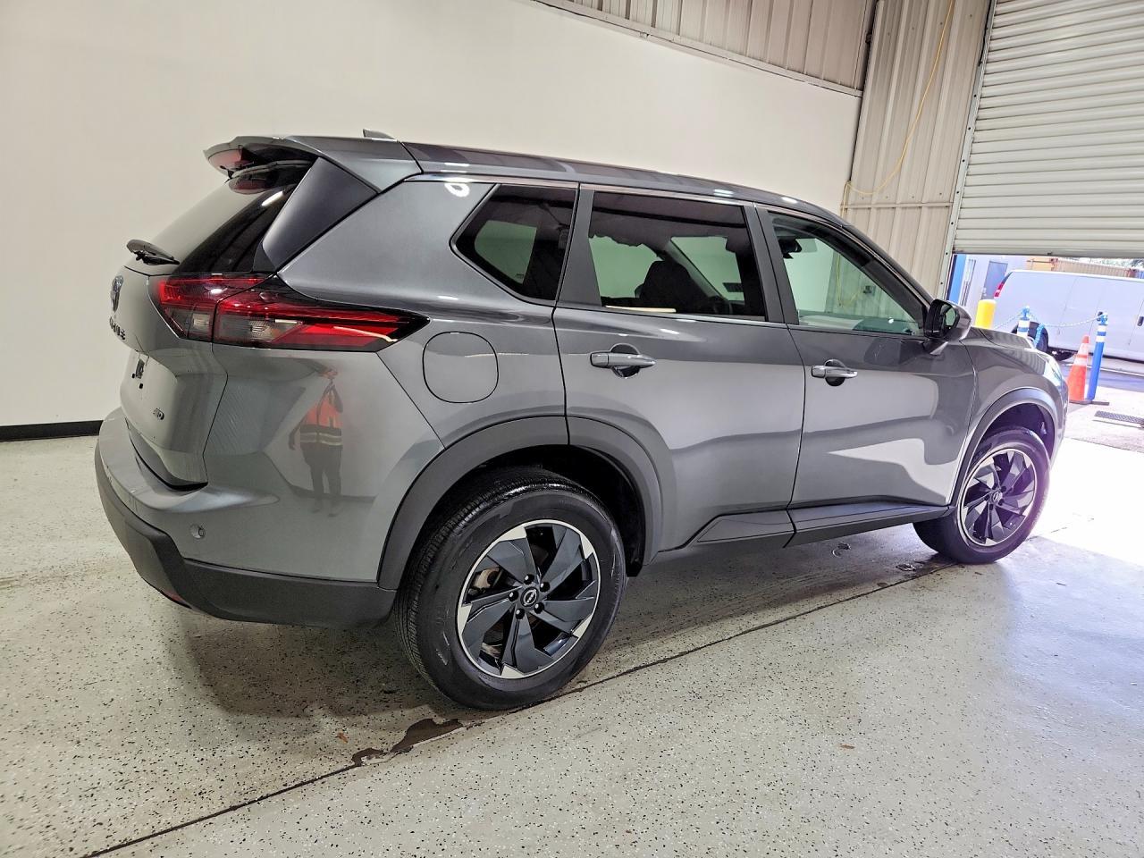 2025 Nissan Rogue Sv - Image 3