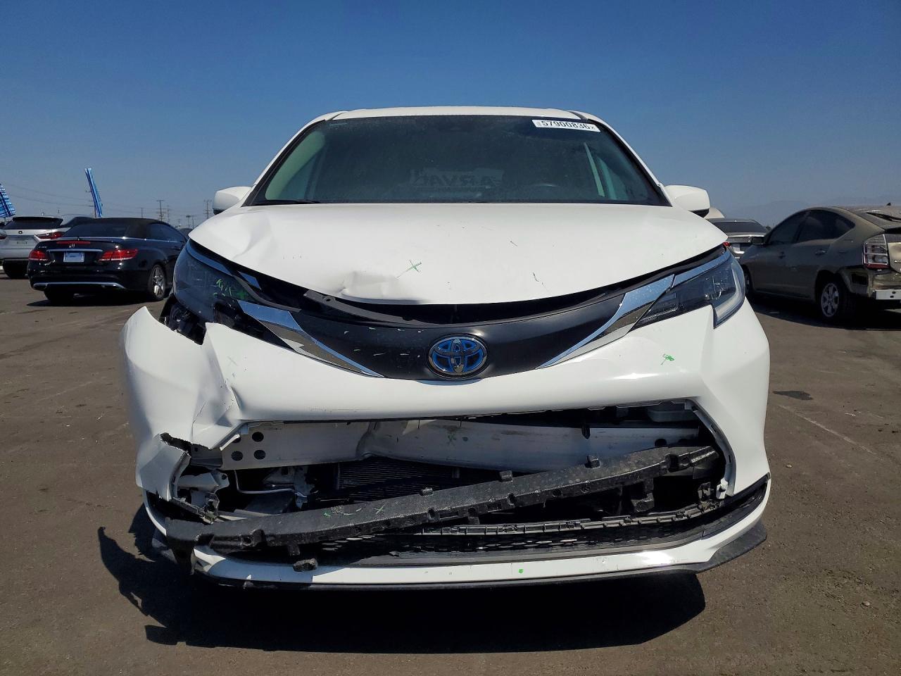 2025 Toyota Sienna Le - Фото 5