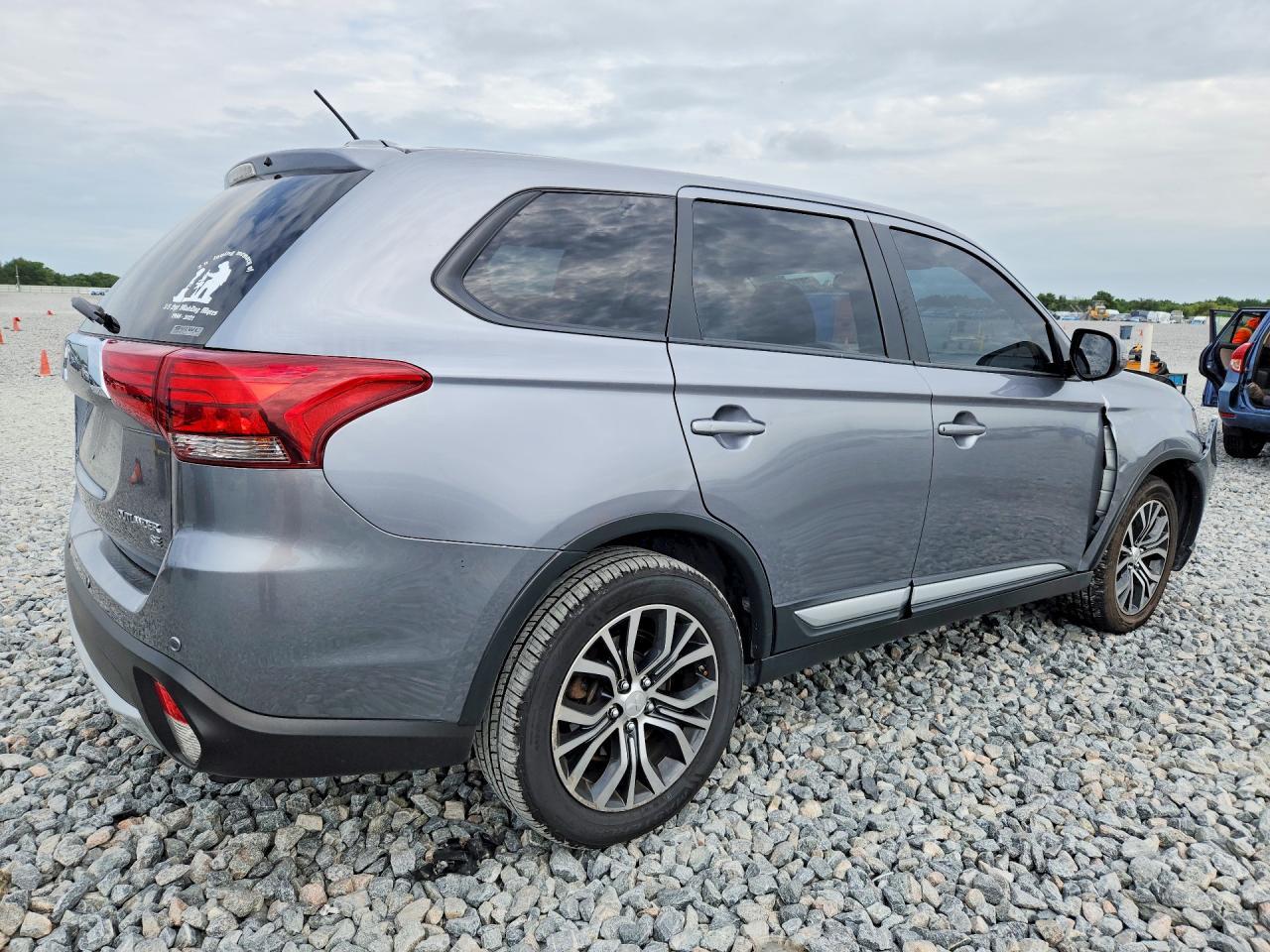 2016 Mitsubishi Outlander Se - Фото 3