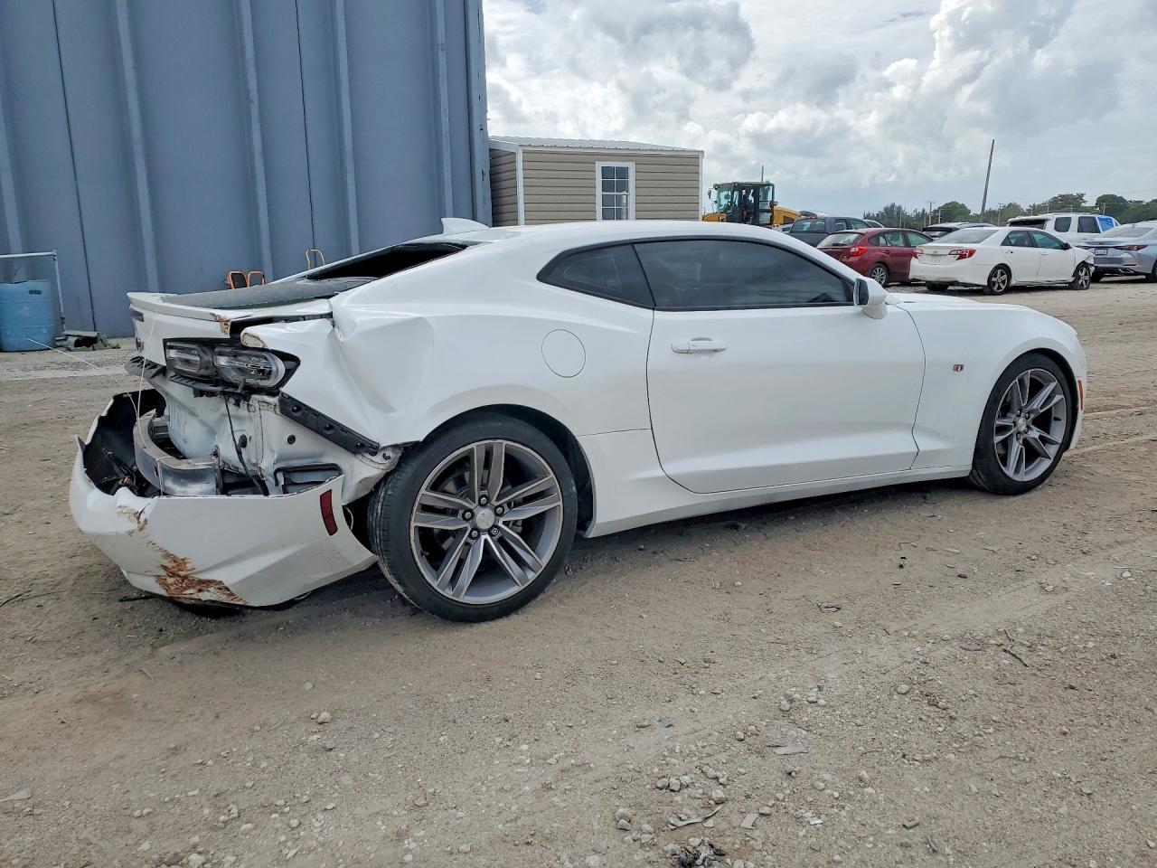 2019 Chevrolet Camaro Ls - Фото 3