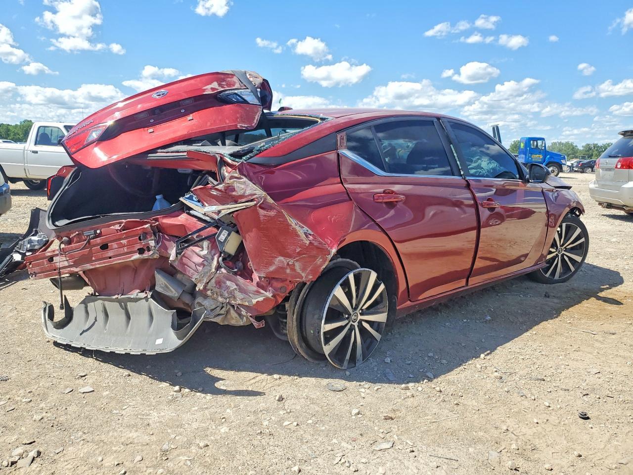 2022 Nissan Altima Sr - Фото 3
