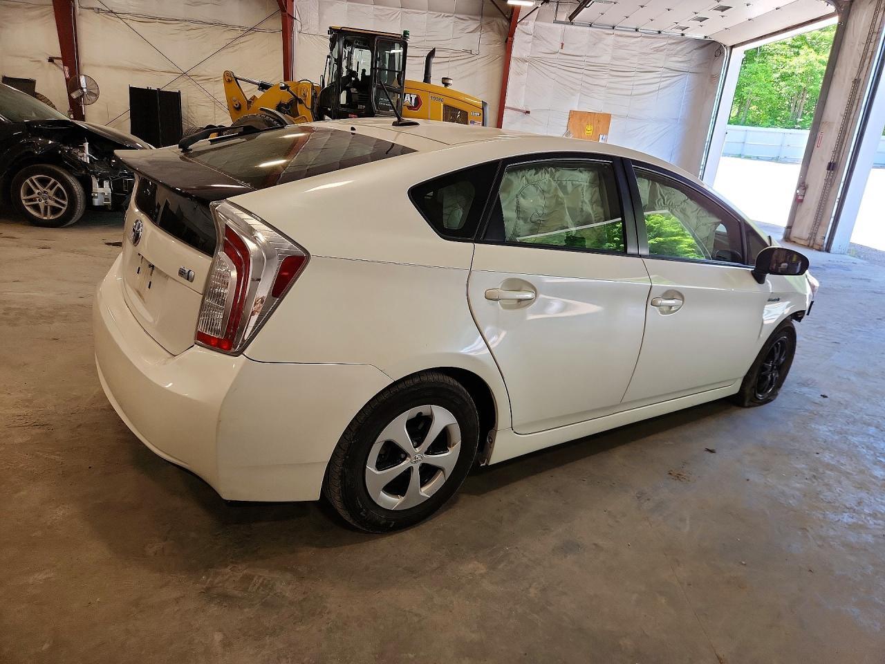 2014 Toyota Prius Three - Image 3