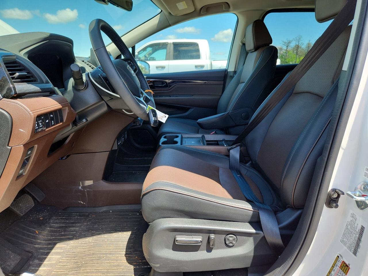 2026 Honda Odyssey Elite - Image 7