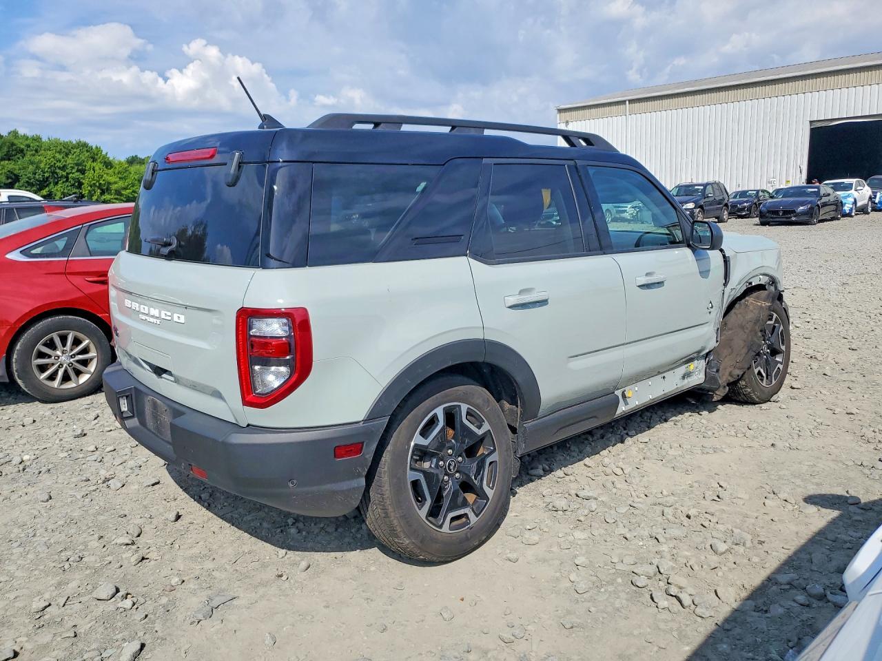 2024 Ford Bronco Sport Outer Banks - Image 3
