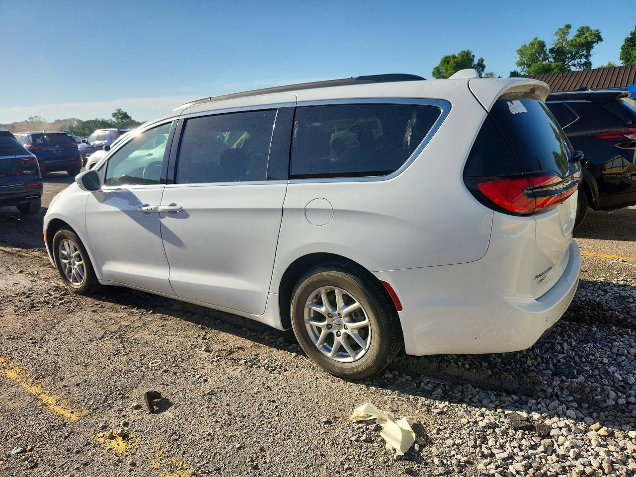 2022 Chrysler Pacifica Touring L - Фото 2