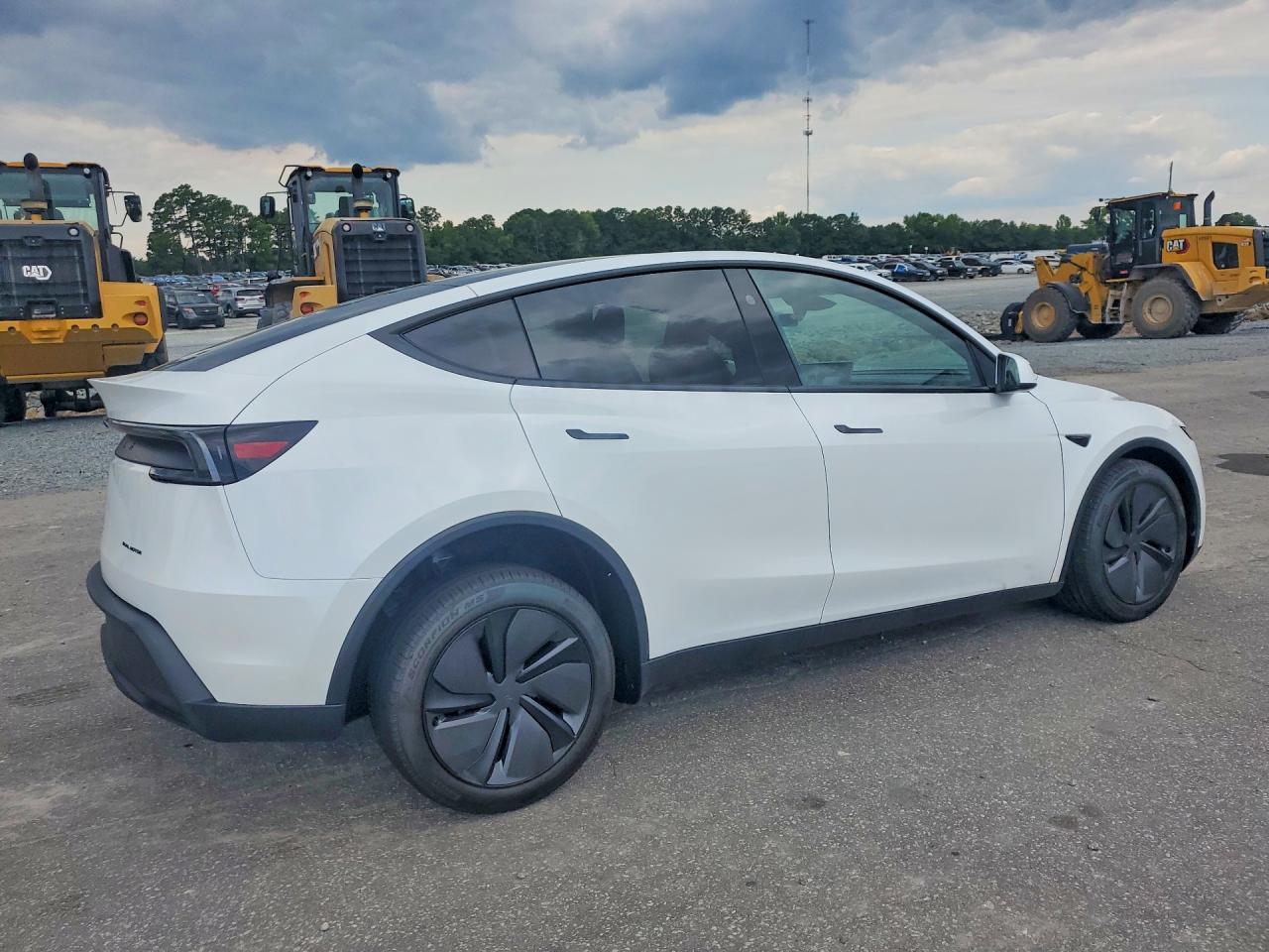 2026 Tesla Model Y - Фото 3