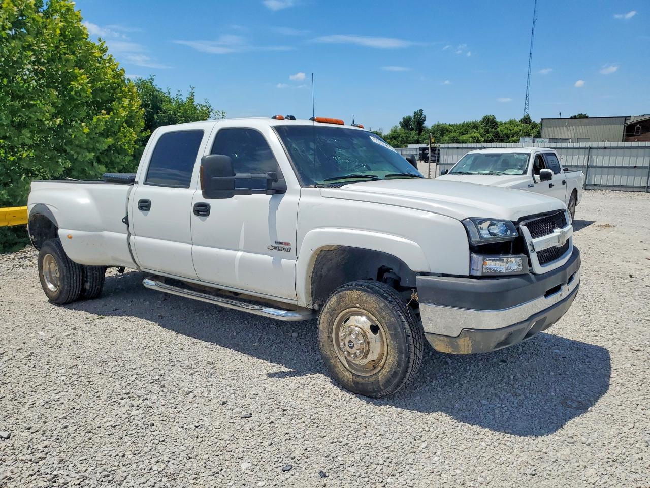 2004 Chevrolet Silverado K3500 - Image 4