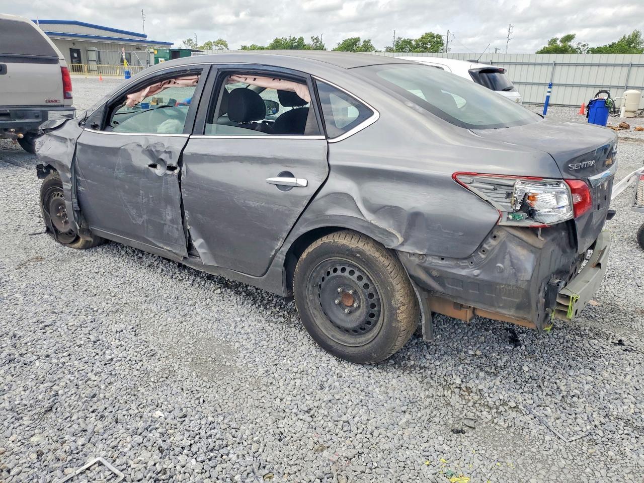 2016 Nissan Sentra S - Фото 2