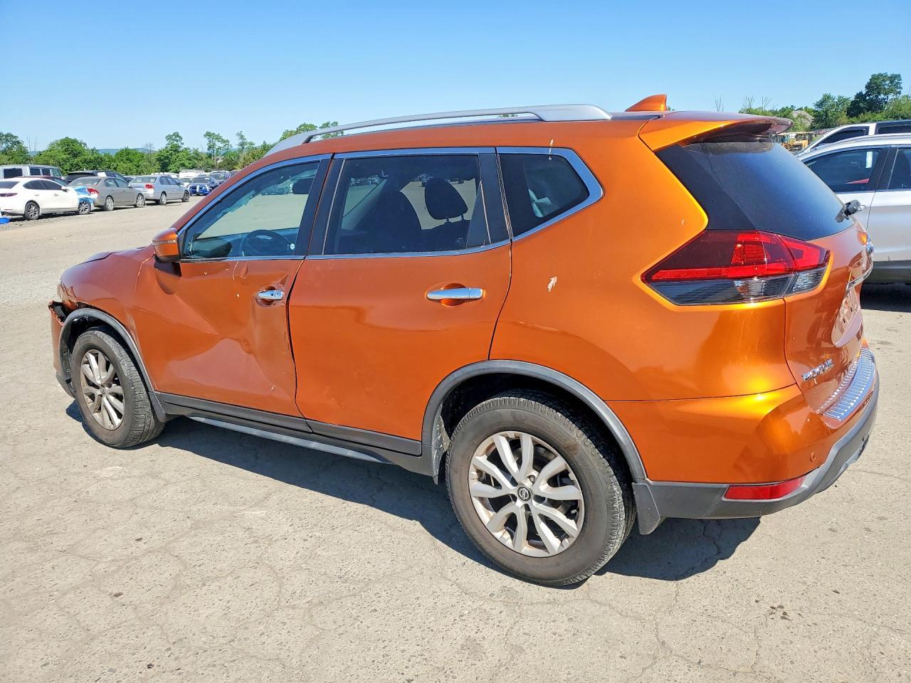 2019 Nissan Rogue Sv - Image 2