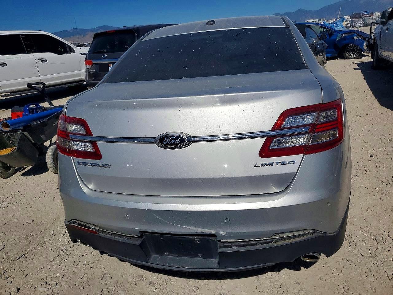 2017 Ford Taurus Limited - Image 6