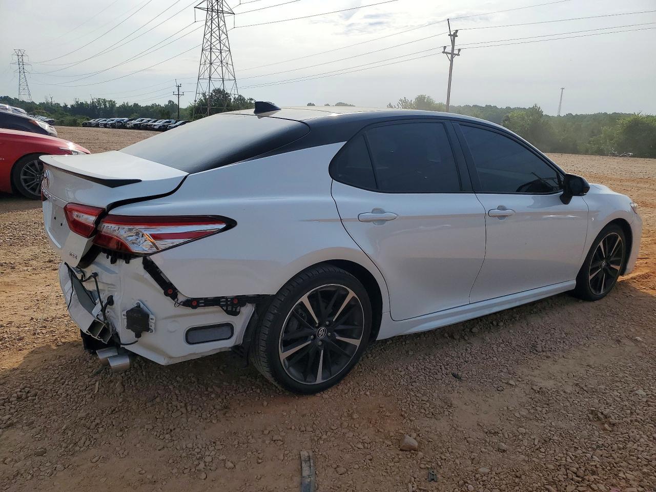 2020 Toyota Camry Xse - Фото 3
