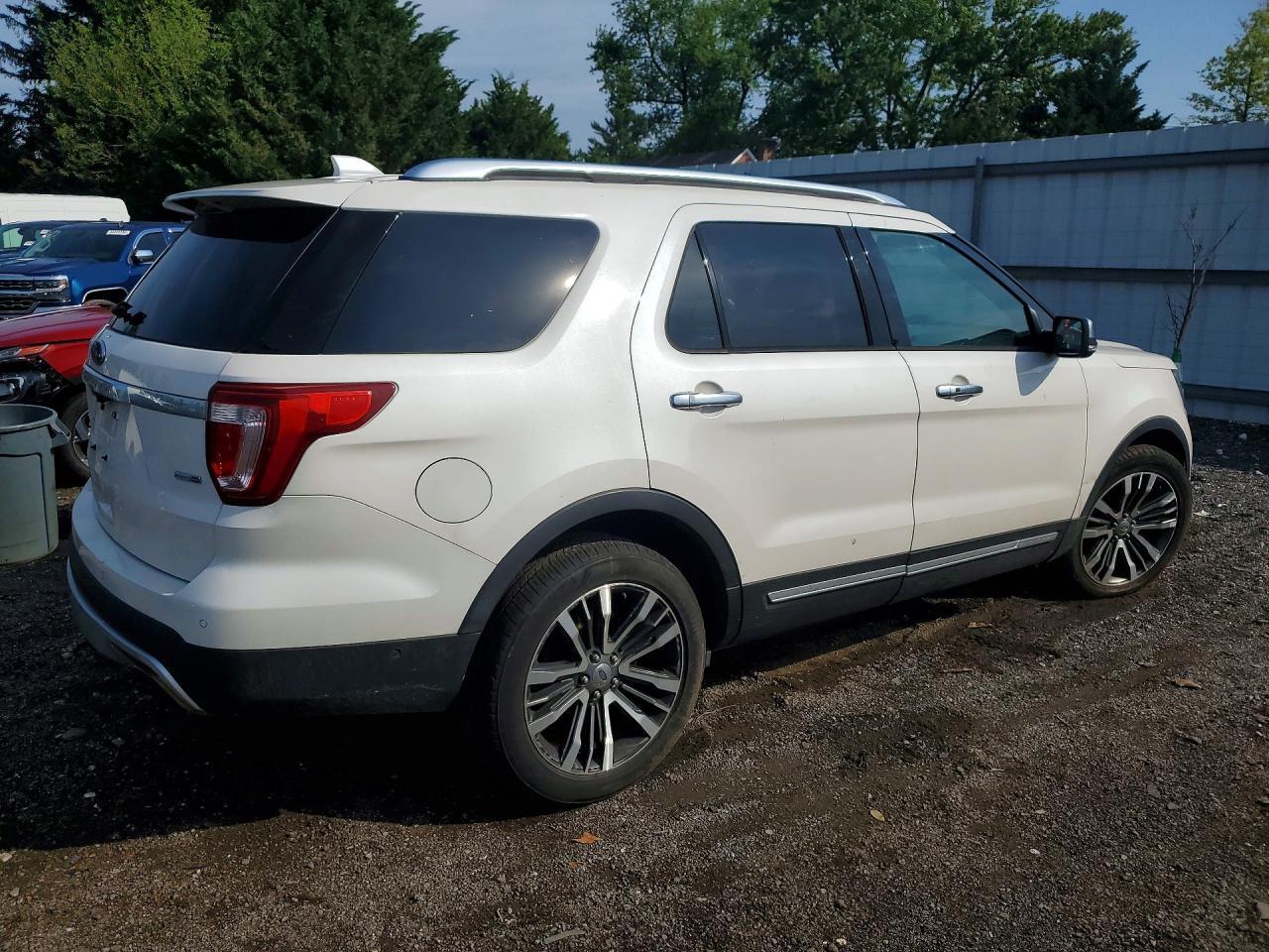 2016 Ford Explorer Platinum - Image 3