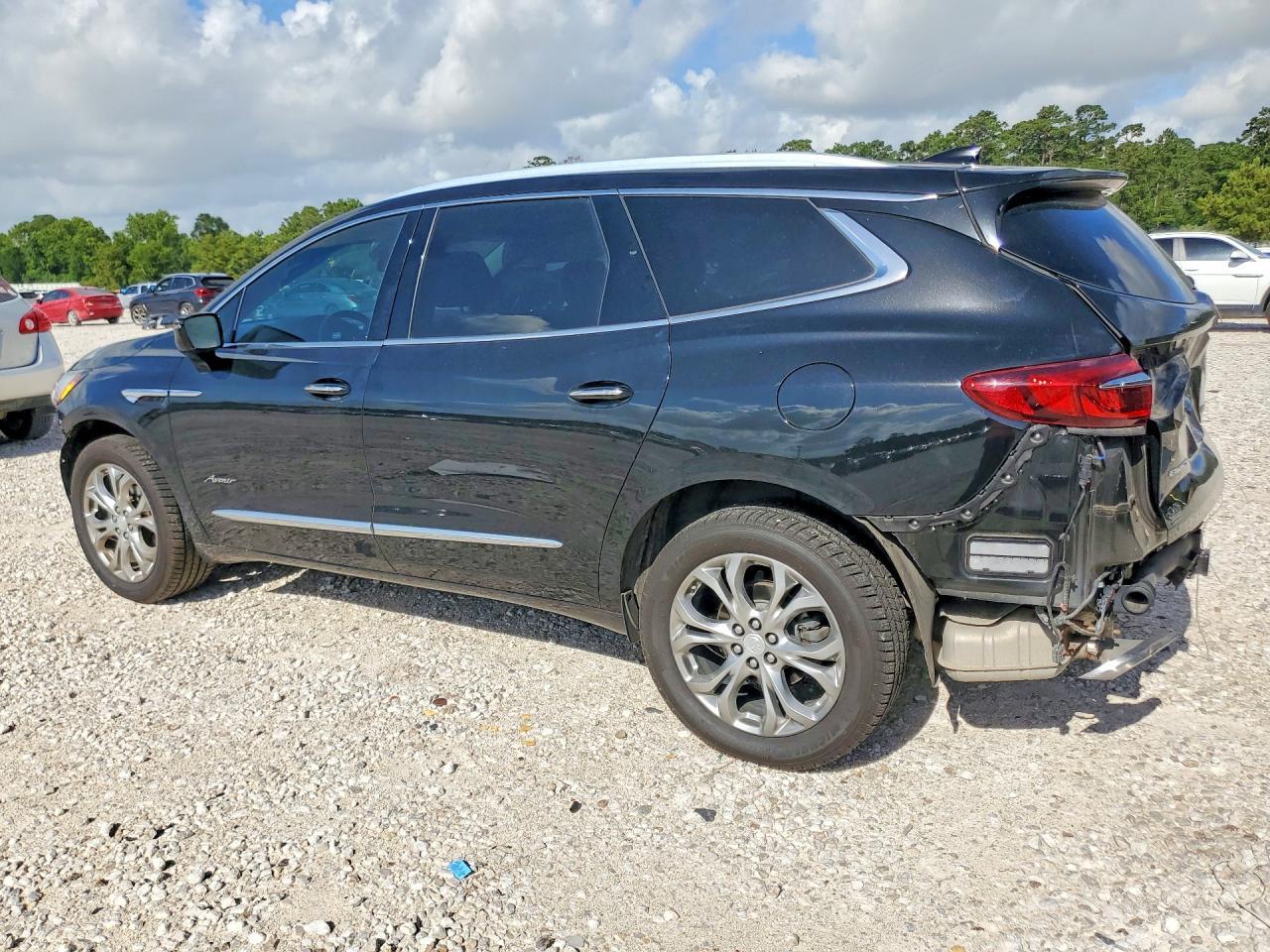 2018 Buick Enclave Avenir - Image 2