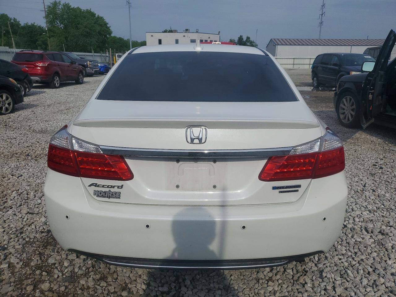 2015 Honda Accord Touring Hybrid - Image 6