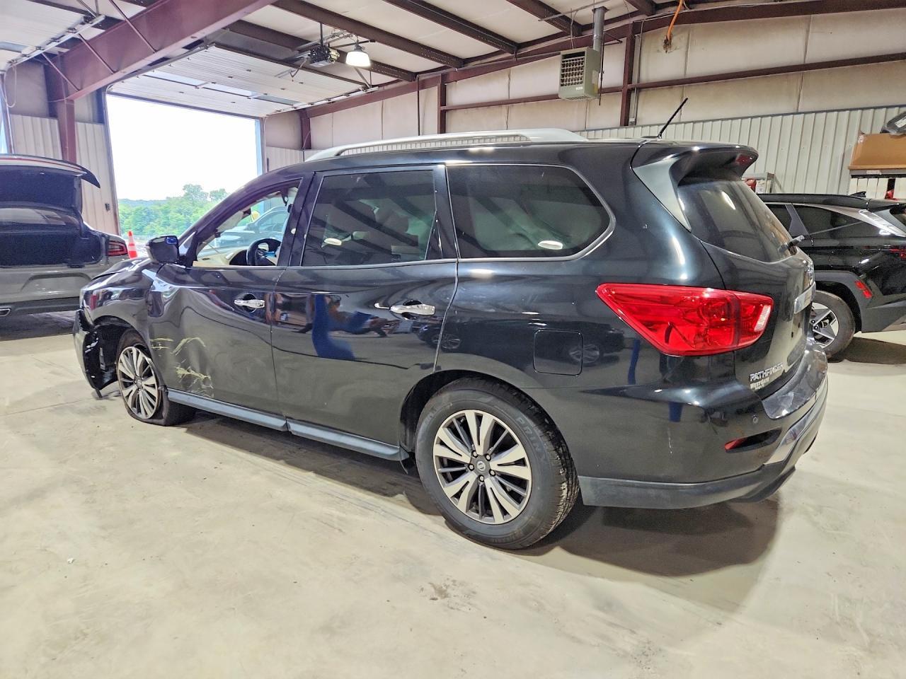 2017 Nissan Pathfinder Sl - Фото 2