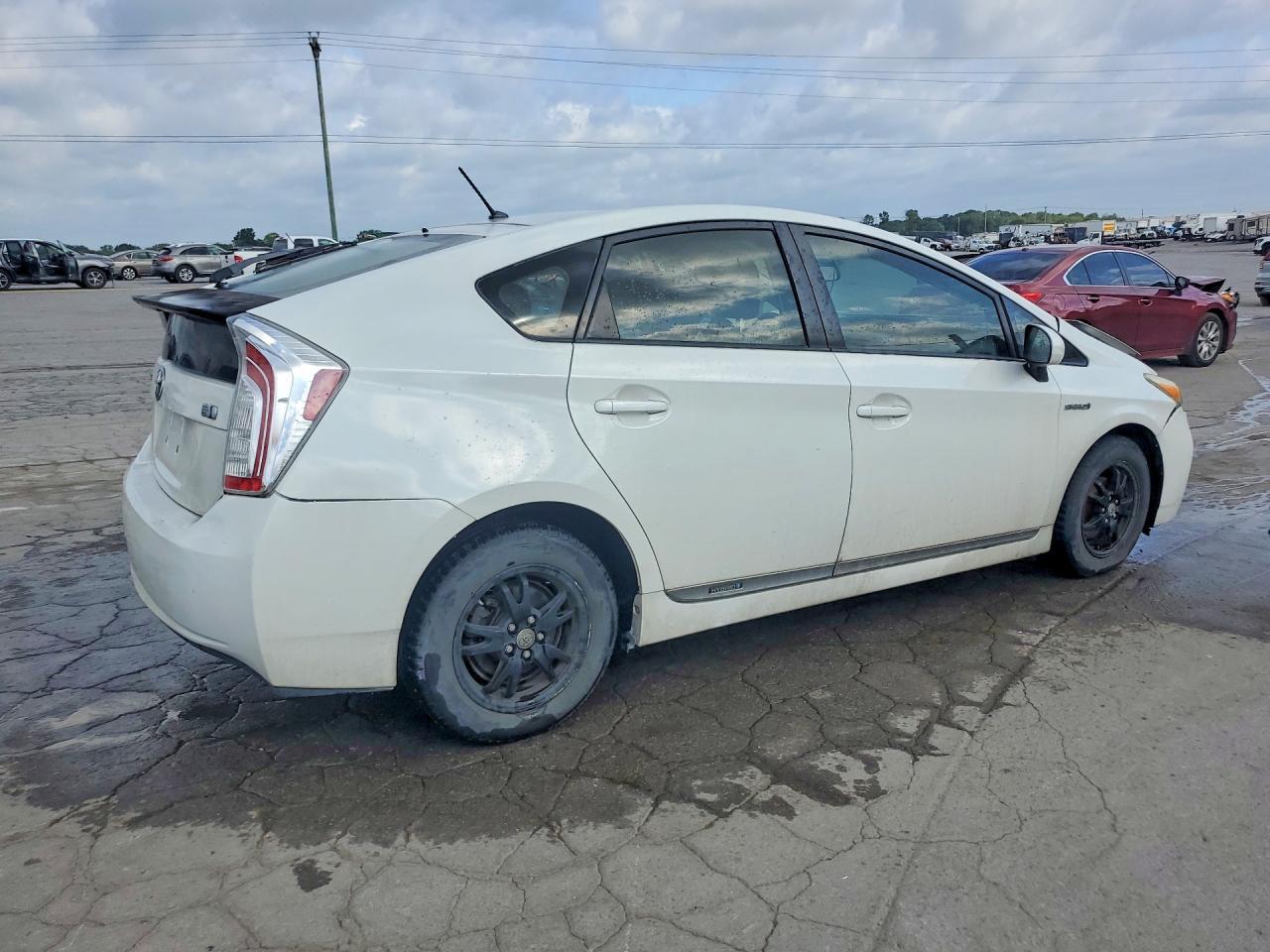 2012 Toyota Prius Two - Фото 3