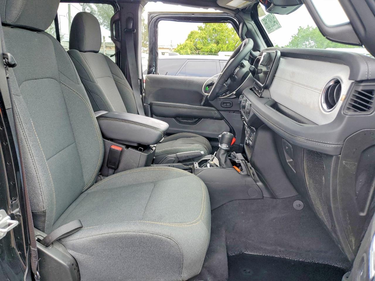 2025 Jeep Wrangler Sahara - Image 7
