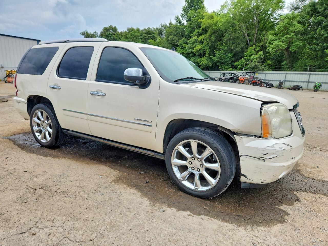 2013 GMC Yukon Denali - Image 4