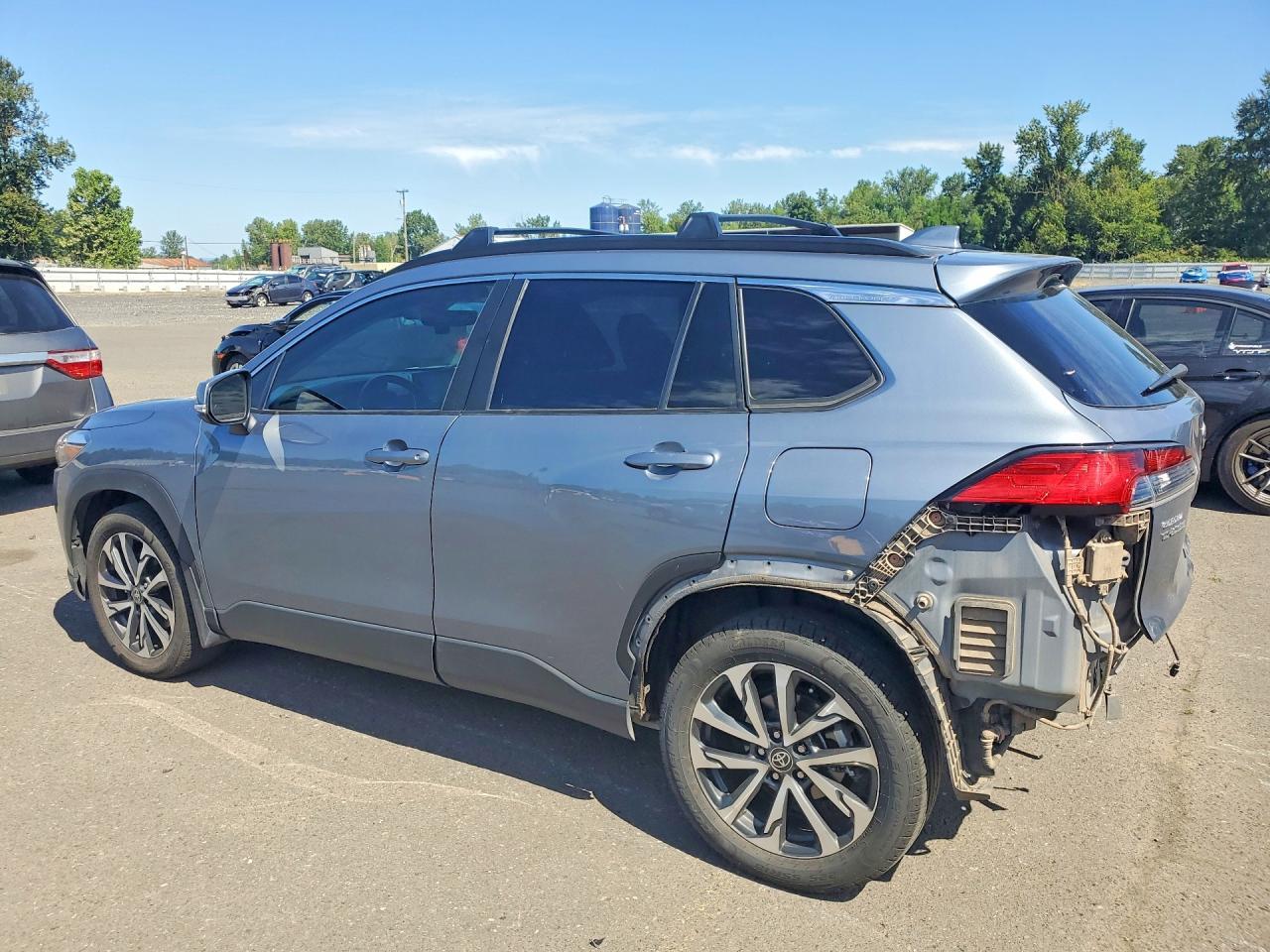 2022 Toyota Corolla Cross Xle - Image 2