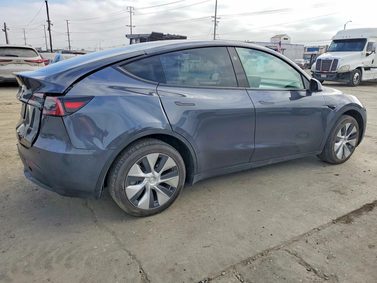2023 Tesla Model Y - Фото 3