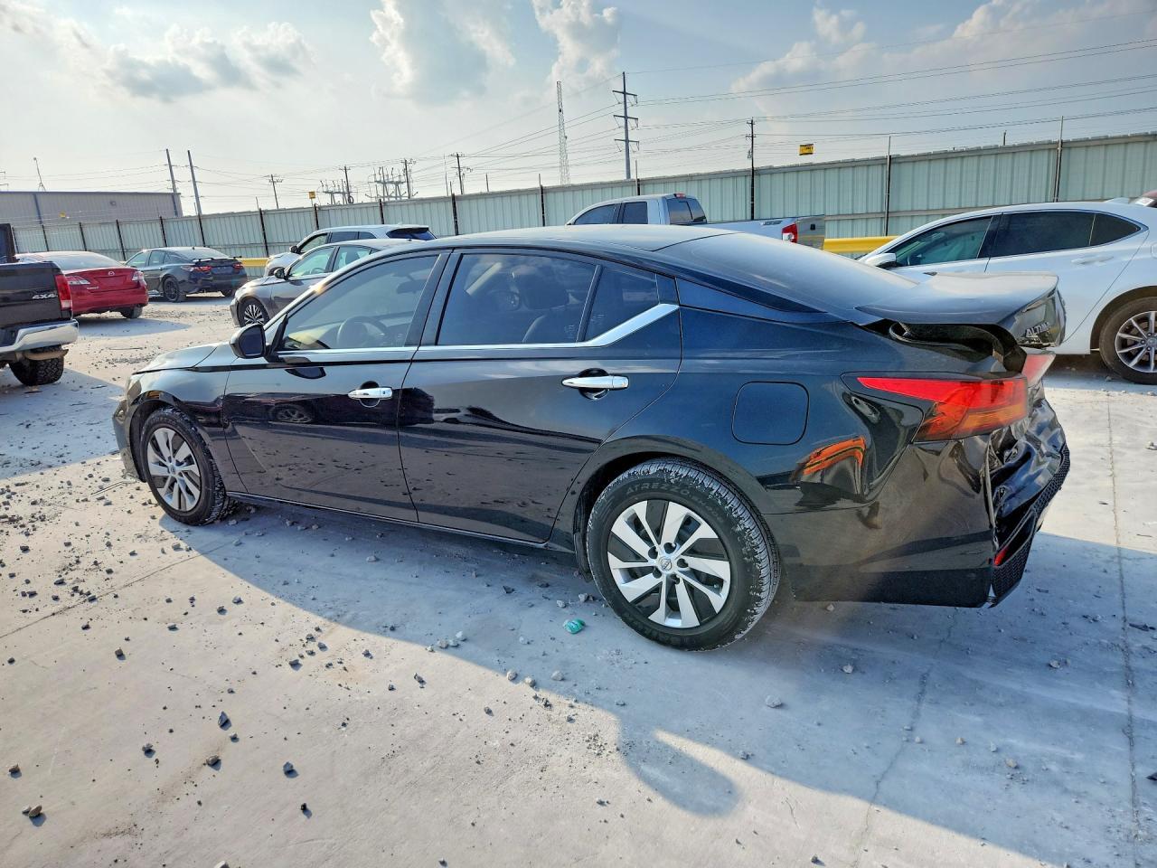 2023 Nissan Altima S - Фото 2
