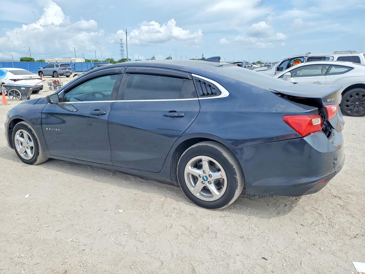 2017 Chevrolet Malibu Ls - Фото 2