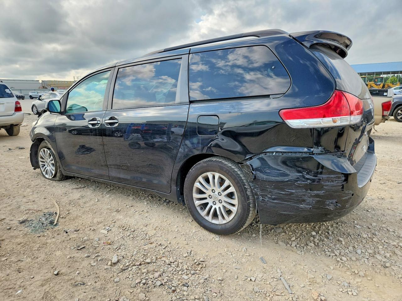 2014 Toyota Sienna Xle 7-Passenger Auto Access Se - Фото 2