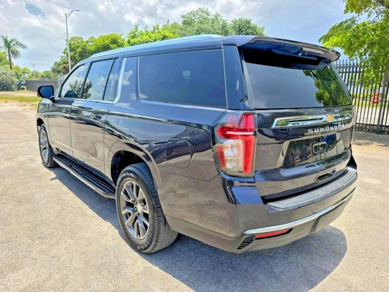 2023 Chevrolet Suburban C1500 Lt - Image 2